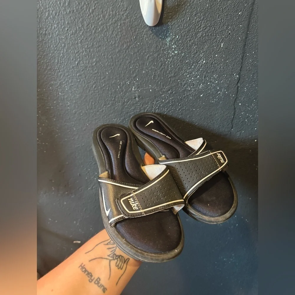 Nike Black and White Slide Sandals with Cushion